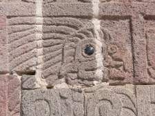 Quetzalpapalotl_-_Innenhof_2_-_Vogel_mit_Obsidianauge-1